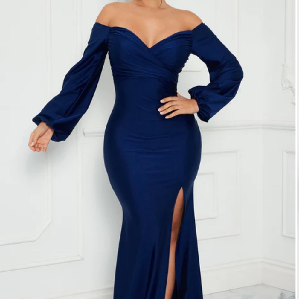 Elegant Navy Blue Evening Gown